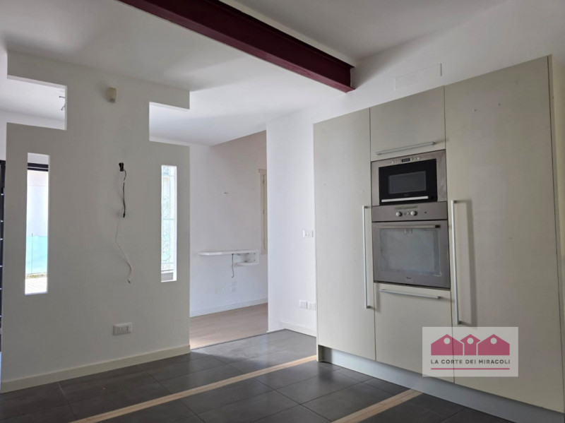 RETTORGOLE: PIANO TERRA IN TRIFAMILIARE, SOGGIORNO, PORTICO, CUCINA ABITABILE, TRE CAMERE, DUE BA...