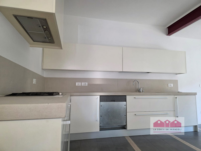 RETTORGOLE: PIANO TERRA IN TRIFAMILIARE, SOGGIORNO, PORTICO, CUCINA ABITABILE, TRE CAMERE, DUE BA...