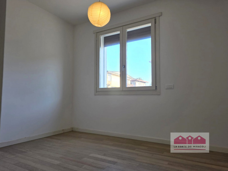 RETTORGOLE: PIANO TERRA IN TRIFAMILIARE, SOGGIORNO, PORTICO, CUCINA ABITABILE, TRE CAMERE, DUE BA...