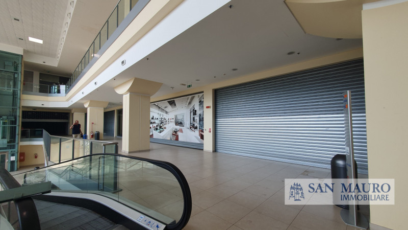 INVESTORENANGEBOT – 2.000 m² im neuen „San Mauro Space“ im Meduna Gewerbepark (Pordenone) Chiama ...