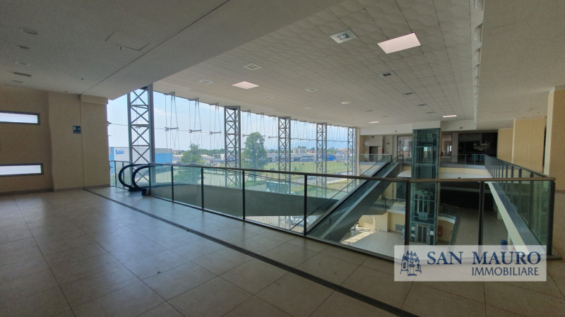 INVESTORENANGEBOT – 2.000 m² im neuen „San Mauro Space“ im Meduna Gewerbepark (Pordenone) Chiama ...