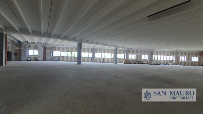 INVESTORENANGEBOT – 2.000 m² im neuen „San Mauro Space“ im Meduna Gewerbepark (Pordenone) Chiama ...