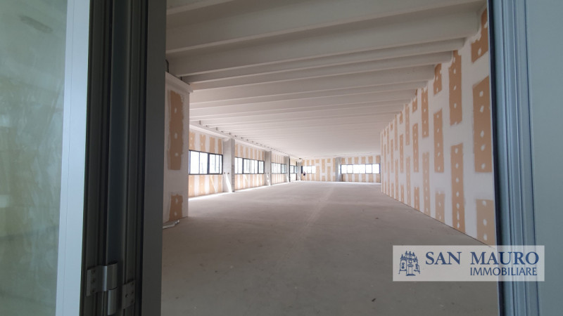 INVESTICIJSKA PRILOŽNOST – 2.000 m² v novem “San Mauro Space”, poslovno-medicinskem centru v park...