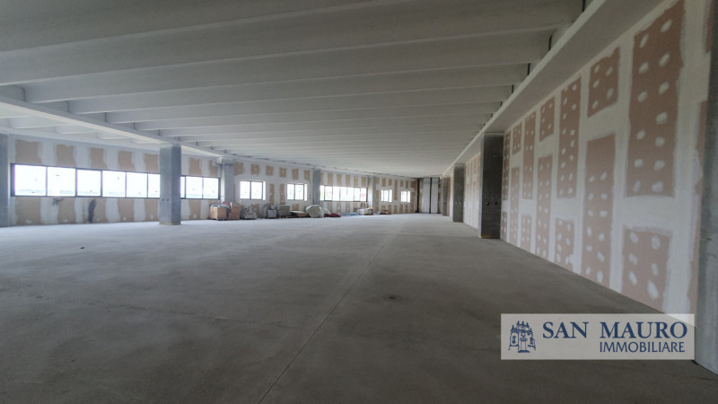 INVESTICIJSKA PRILOŽNOST – 2.000 m² v novem “San Mauro Space”, poslovno-medicinskem centru v park...