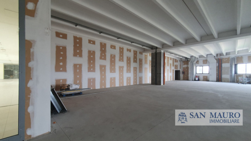 INVESTICIJSKA PRILOŽNOST – 2.000 m² v novem “San Mauro Space”, poslovno-medicinskem centru v park...