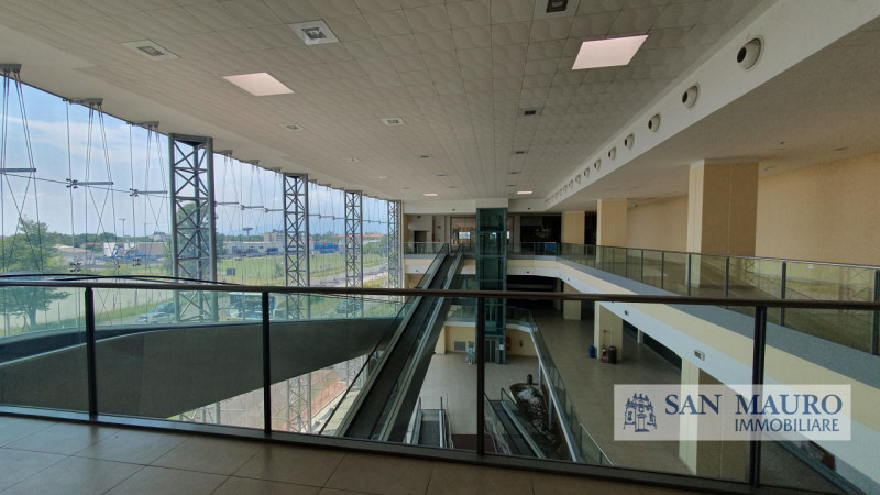 INVESTICIJSKA PONUDA – 2.000 m² u novom “San Mauro Space”, poslovno-medicinskom centru u Meduna t...