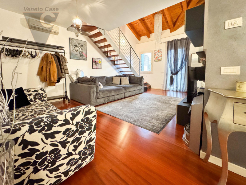 NOVENTA PADOVANA - APPARTAMENTO DUPLEX IN AFFITTO
Proponiamo in affitto splendido appartamento du...