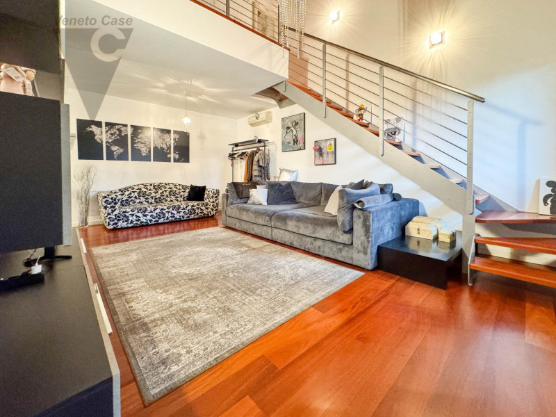 NOVENTA PADOVANA - APPARTAMENTO DUPLEX IN AFFITTO
Proponiamo in affitto splendido appartamento du...