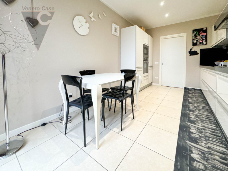 NOVENTA PADOVANA - APPARTAMENTO DUPLEX IN AFFITTO
Proponiamo in affitto splendido appartamento du...