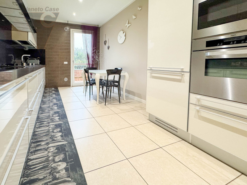 NOVENTA PADOVANA - APPARTAMENTO DUPLEX IN AFFITTO
Proponiamo in affitto splendido appartamento du...