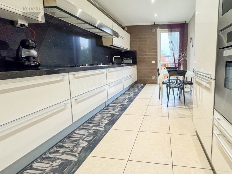 NOVENTA PADOVANA - APPARTAMENTO DUPLEX IN AFFITTO
Proponiamo in affitto splendido appartamento du...