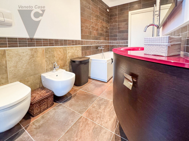 NOVENTA PADOVANA - APPARTAMENTO DUPLEX IN AFFITTO
Proponiamo in affitto splendido appartamento du...