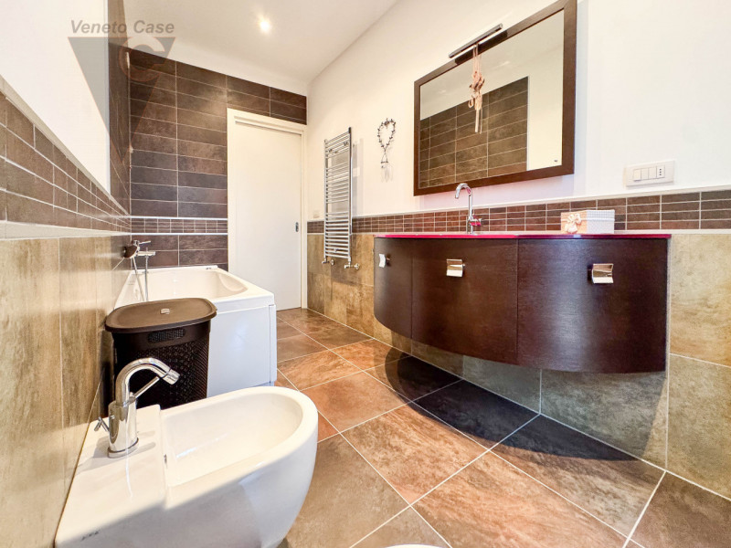 NOVENTA PADOVANA - APPARTAMENTO DUPLEX IN AFFITTO
Proponiamo in affitto splendido appartamento du...