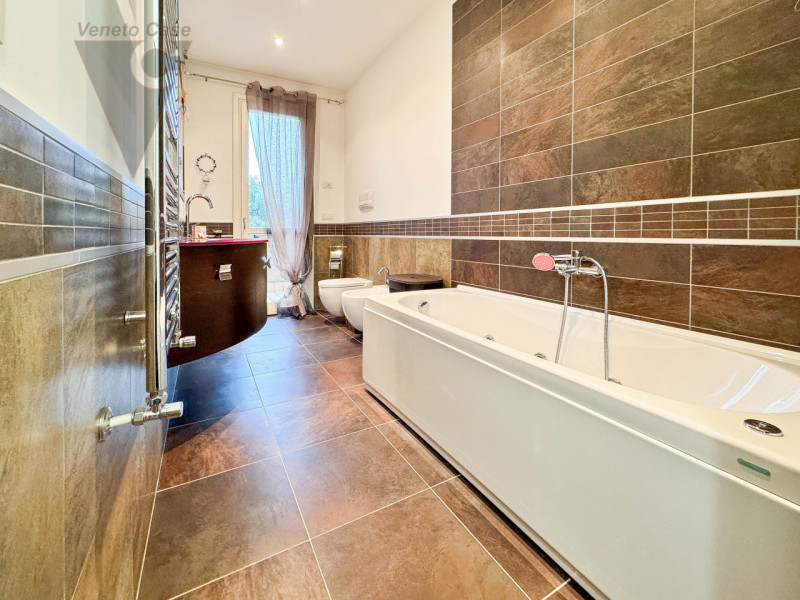 NOVENTA PADOVANA - APPARTAMENTO DUPLEX IN AFFITTO
Proponiamo in affitto splendido appartamento du...