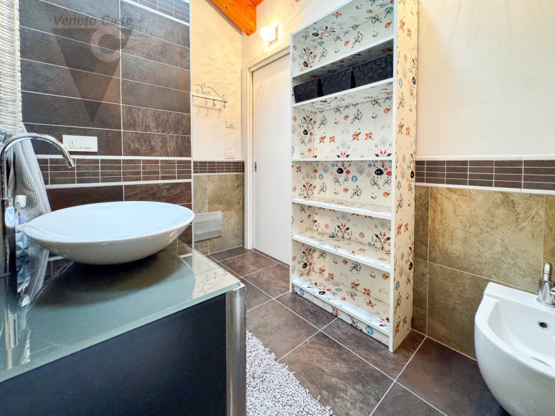 NOVENTA PADOVANA - APPARTAMENTO DUPLEX IN AFFITTO
Proponiamo in affitto splendido appartamento du...