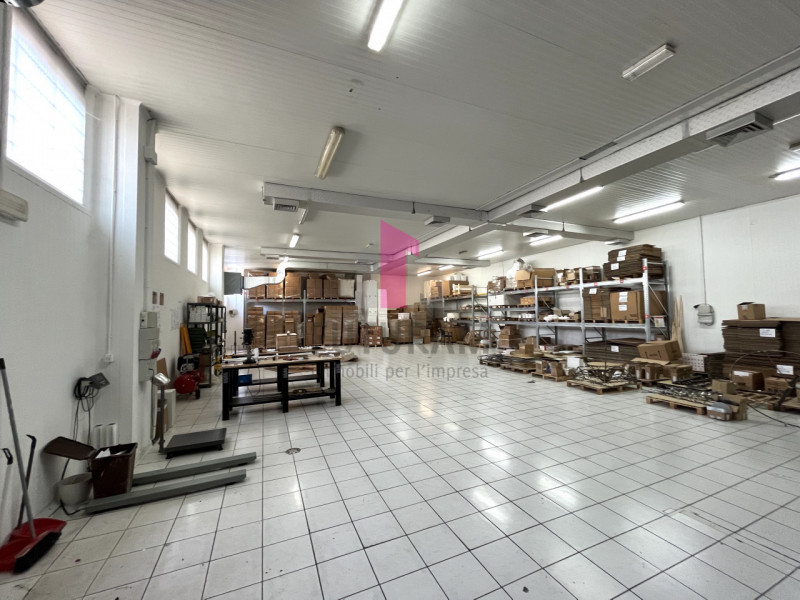 VIGONZA - Rif: 645VMIC - Per info 3473209826 - In zona Industriale a PERAGA, comodo alle tangenzi...