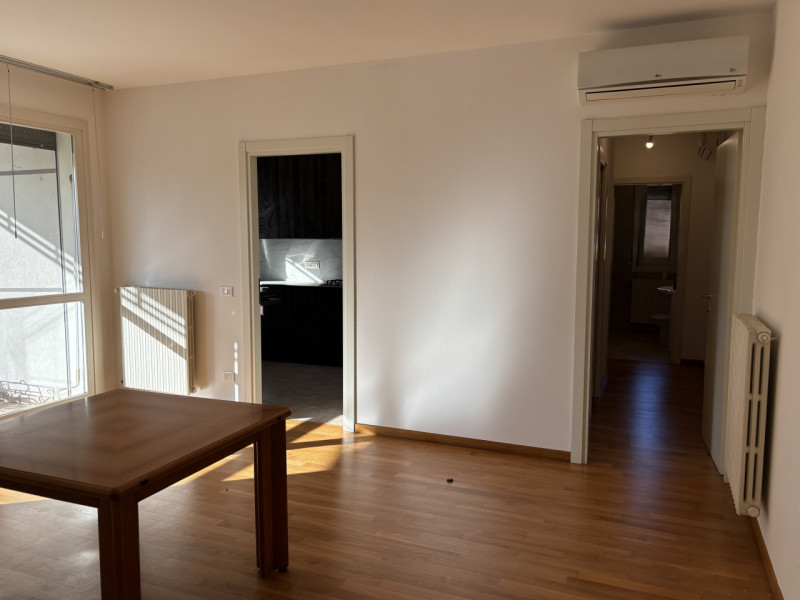 A CONSELVE APPARTAMENTO IN LOCAZIONE !!!, COMODISSIMO, AL PIANO SECONDO CON ASCENSORE !!! 

Sono ...