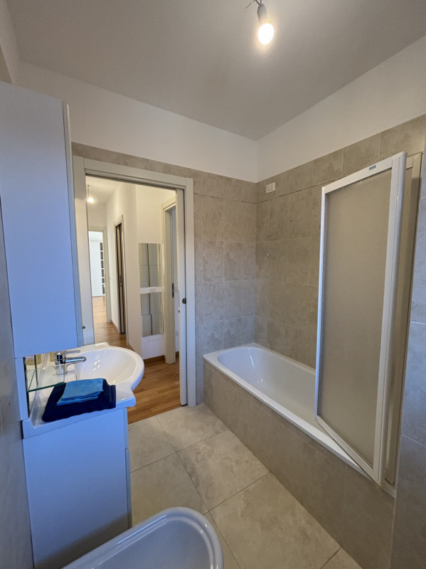 A CONSELVE APPARTAMENTO IN LOCAZIONE !!!, COMODISSIMO, AL PIANO SECONDO CON ASCENSORE !!! 

Sono ...