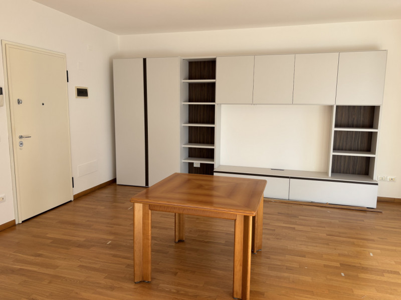 A CONSELVE APPARTAMENTO IN LOCAZIONE !!!, COMODISSIMO, AL PIANO SECONDO CON ASCENSORE !!! 

Sono ...