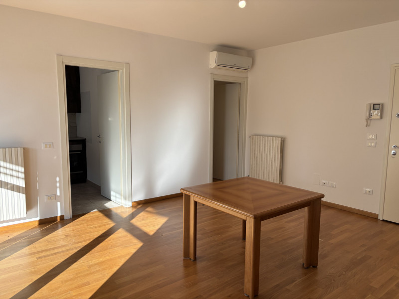 A CONSELVE APPARTAMENTO IN LOCAZIONE !!!, COMODISSIMO, AL PIANO SECONDO CON ASCENSORE !!! 

Sono ...