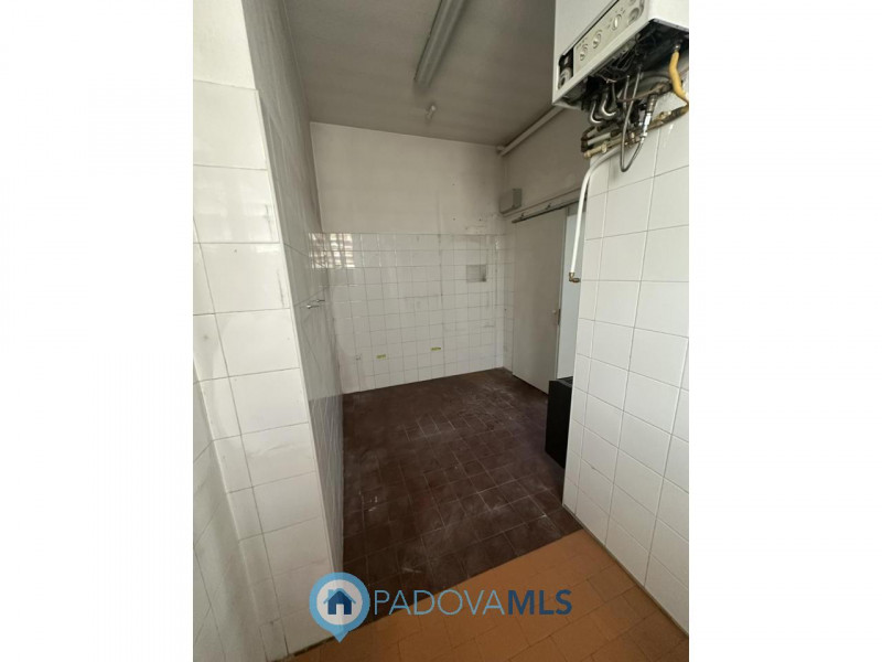 mmobile in esclusiva al Gruppo Padova MLS 

Ottimo negozio fronte strada in via Fornaci a Padova ...