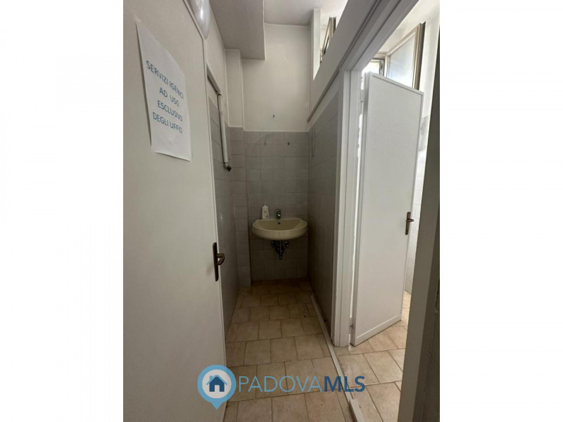 mmobile in esclusiva al Gruppo Padova MLS 

Ottimo negozio fronte strada in via Fornaci a Padova ...