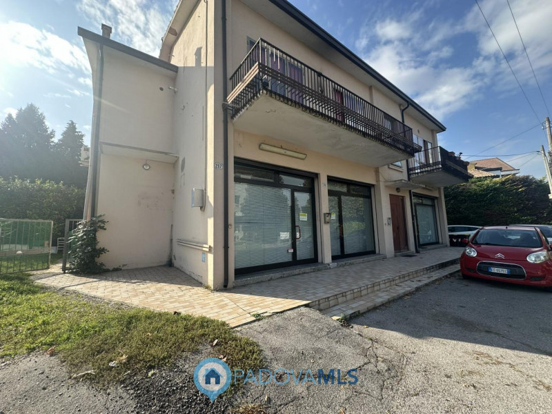 mmobile in esclusiva al Gruppo Padova MLS 

Ottimo negozio fronte strada in via Fornaci a Padova ...