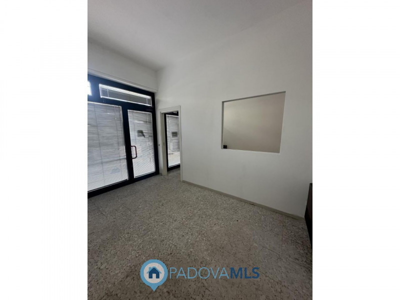 mmobile in esclusiva al Gruppo Padova MLS 

Ottimo negozio fronte strada in via Fornaci a Padova ...