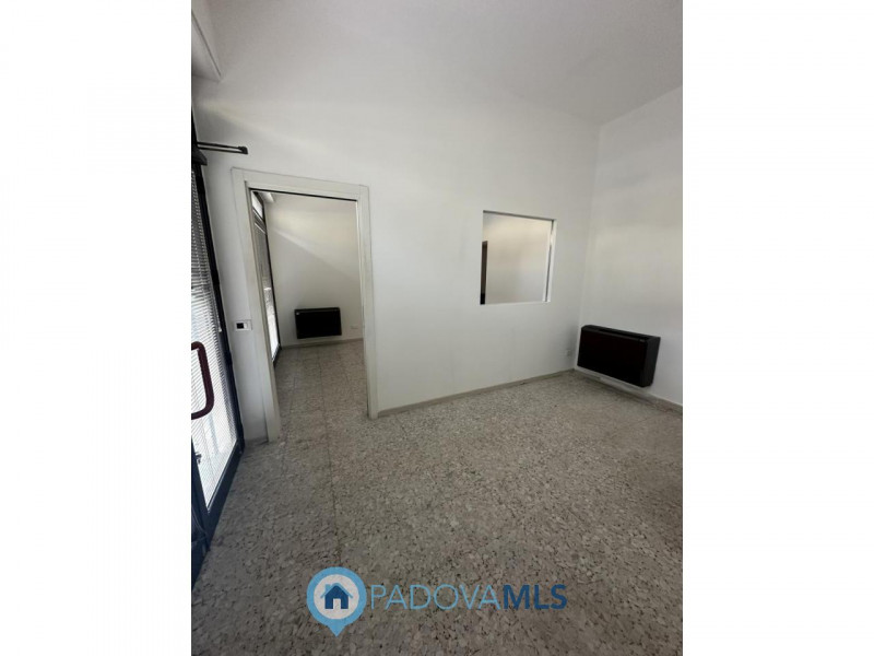 mmobile in esclusiva al Gruppo Padova MLS 

Ottimo negozio fronte strada in via Fornaci a Padova ...