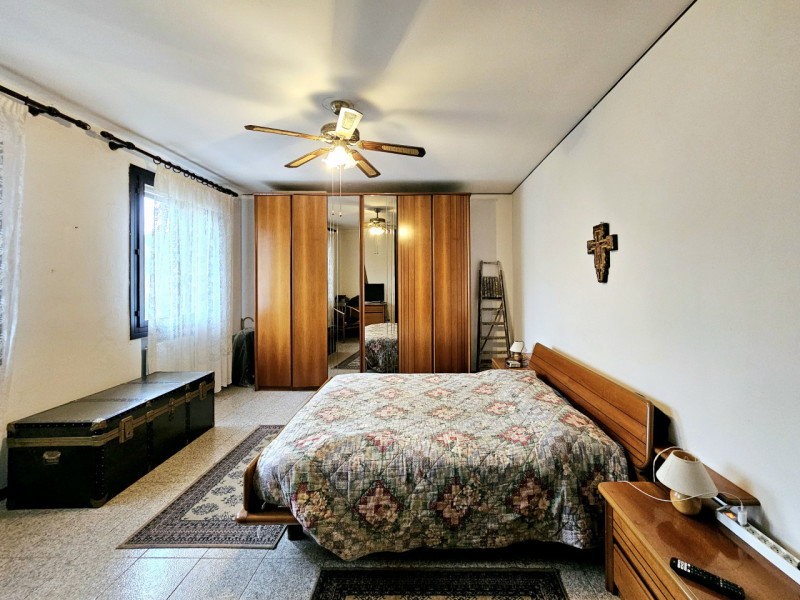 A Baone, località Rivadolmo, proponiamo in vendita una spaziosa casa a schiera porzione di testa,...