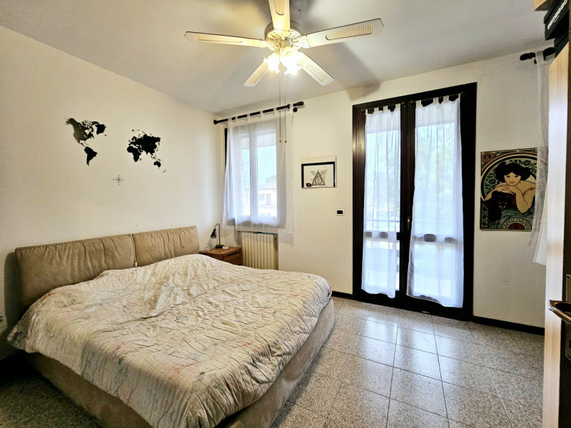 A Baone, località Rivadolmo, proponiamo in vendita una spaziosa casa a schiera porzione di testa,...