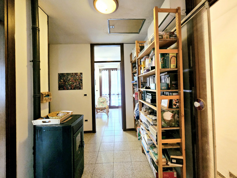 A Baone, località Rivadolmo, proponiamo in vendita una spaziosa casa a schiera porzione di testa,...