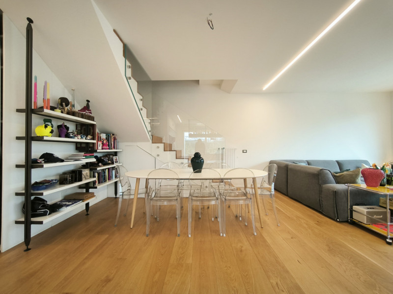 A Silea, in posizione privilegiata a pochi passi dalla suggestiva Restera e comodissima a tutti i...