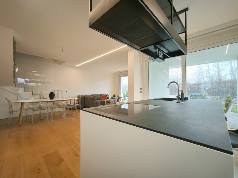 A Silea, in posizione privilegiata a pochi passi dalla suggestiva Restera e comodissima a tutti i...