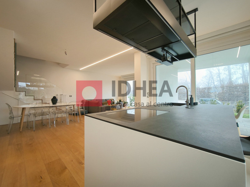 A Silea, in posizione privilegiata a pochi passi dalla suggestiva Restera e comodissima a tutti i...