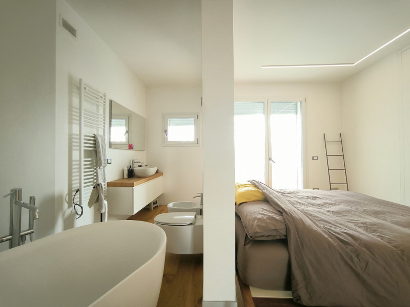 A Silea, in posizione privilegiata a pochi passi dalla suggestiva Restera e comodissima a tutti i...