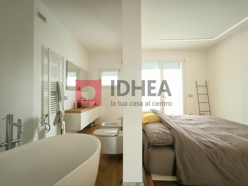 A Silea, in posizione privilegiata a pochi passi dalla suggestiva Restera e comodissima a tutti i...