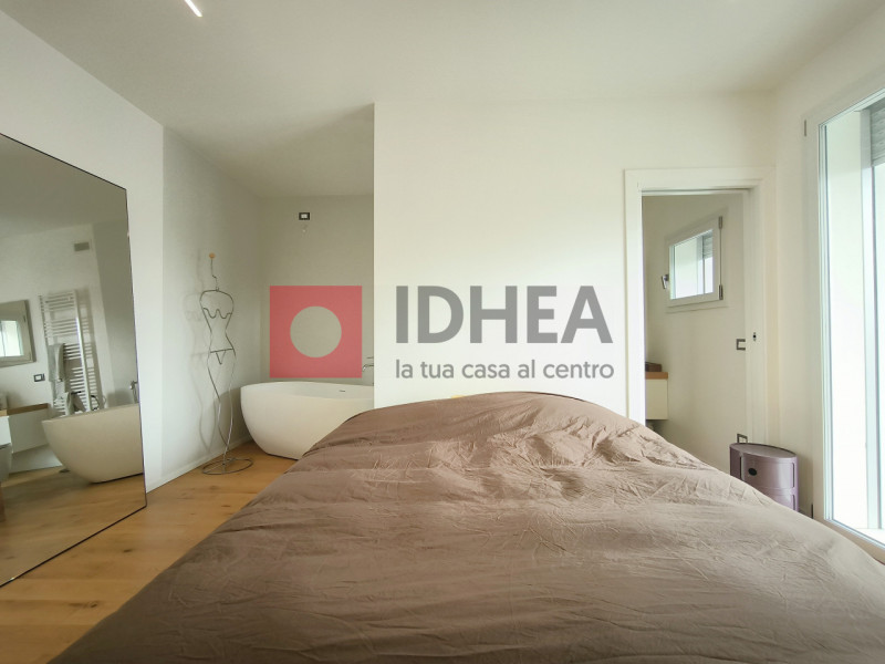 A Silea, in posizione privilegiata a pochi passi dalla suggestiva Restera e comodissima a tutti i...