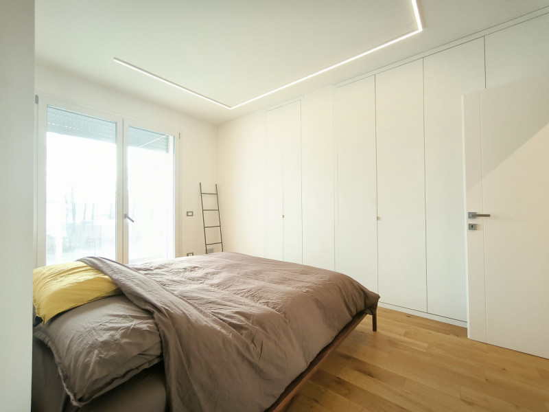 A Silea, in posizione privilegiata a pochi passi dalla suggestiva Restera e comodissima a tutti i...