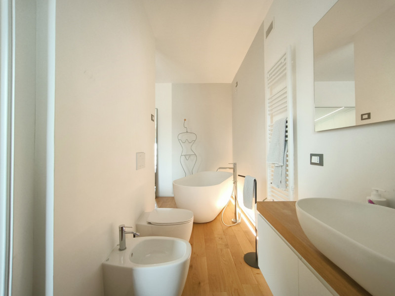 A Silea, in posizione privilegiata a pochi passi dalla suggestiva Restera e comodissima a tutti i...