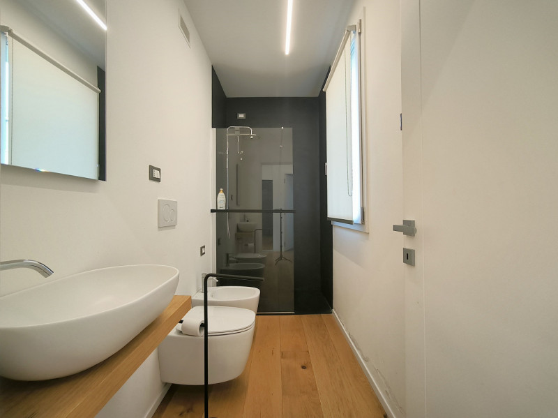 A Silea, in posizione privilegiata a pochi passi dalla suggestiva Restera e comodissima a tutti i...