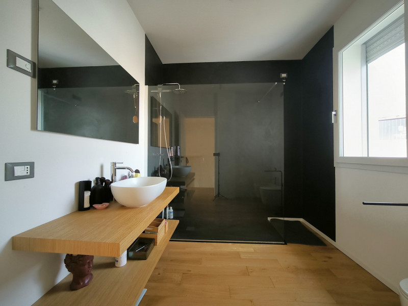 A Silea, in posizione privilegiata a pochi passi dalla suggestiva Restera e comodissima a tutti i...