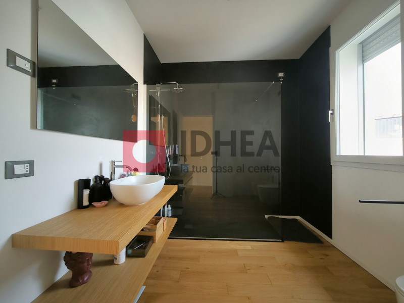 A Silea, in posizione privilegiata a pochi passi dalla suggestiva Restera e comodissima a tutti i...