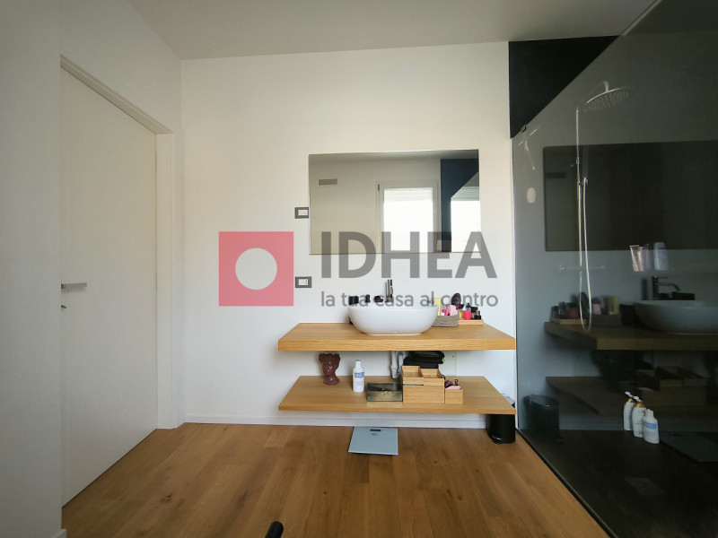 A Silea, in posizione privilegiata a pochi passi dalla suggestiva Restera e comodissima a tutti i...