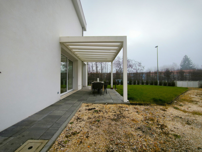 A Silea, in posizione privilegiata a pochi passi dalla suggestiva Restera e comodissima a tutti i...