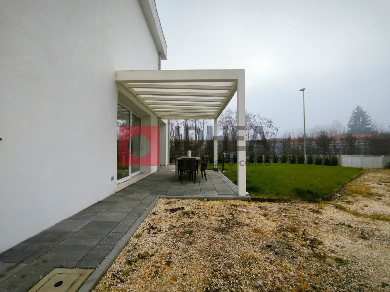 A Silea, in posizione privilegiata a pochi passi dalla suggestiva Restera e comodissima a tutti i...