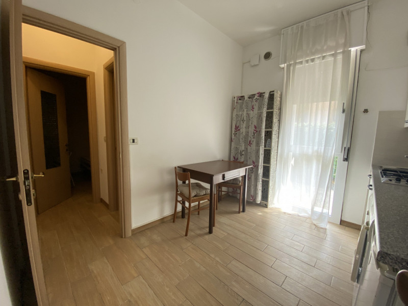 Laterale via Belzoni a due passi dagli istituti universitari e comodo all'ospedale mini appartame...