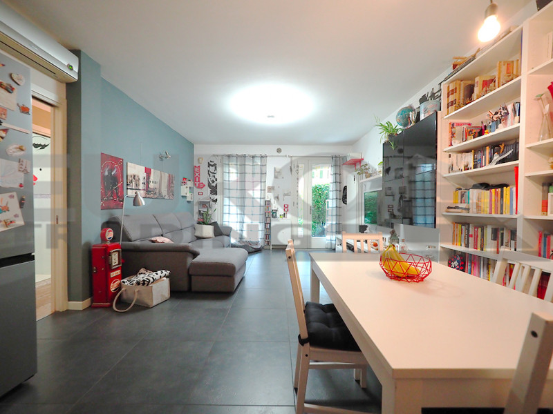 In una delle aree più piacevoli e curate di Zero Branco, proponiamo raffinato appartamento al pia...