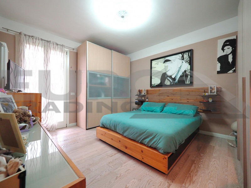 In una delle aree più piacevoli e curate di Zero Branco, proponiamo raffinato appartamento al pia...