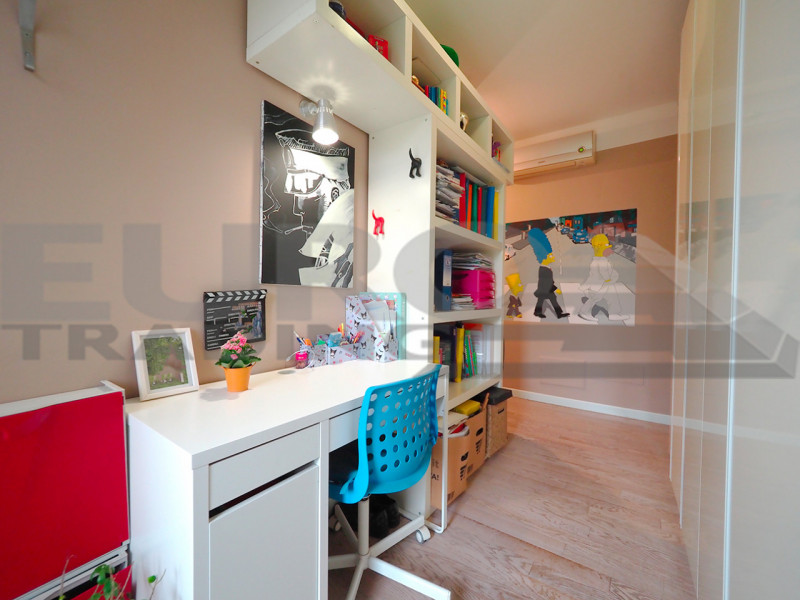 In una delle aree più piacevoli e curate di Zero Branco, proponiamo raffinato appartamento al pia...